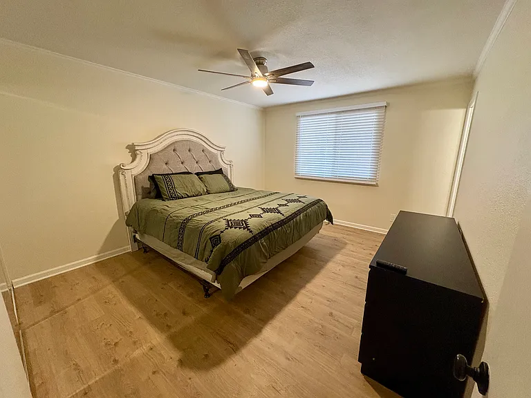 1410 E Bishop Dr — Photo 6