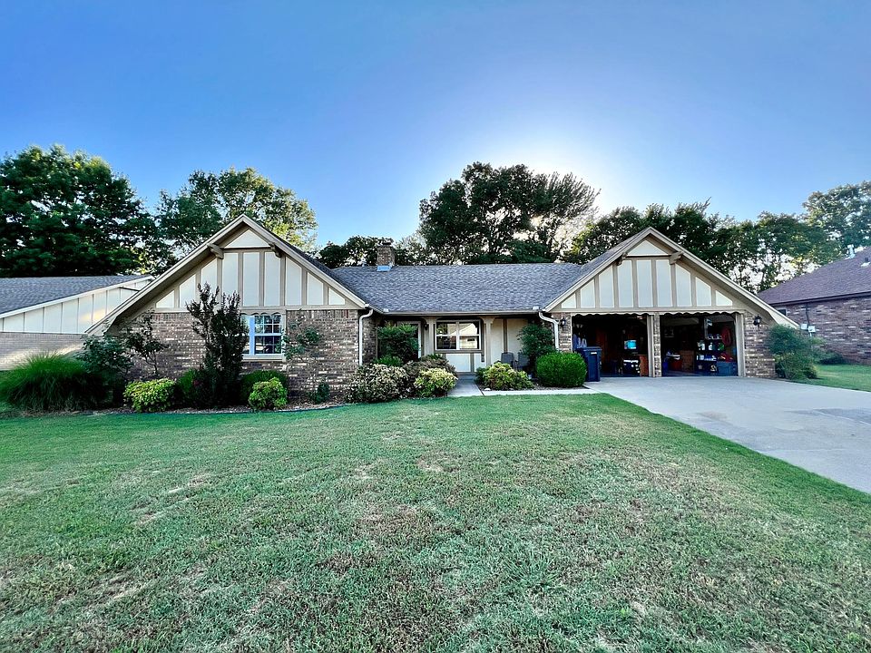 1st image of 1400 S Countrywood Pl