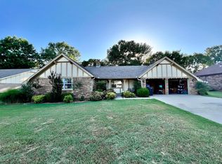 1400 S Countrywood Pl, Rogers, AR 72758