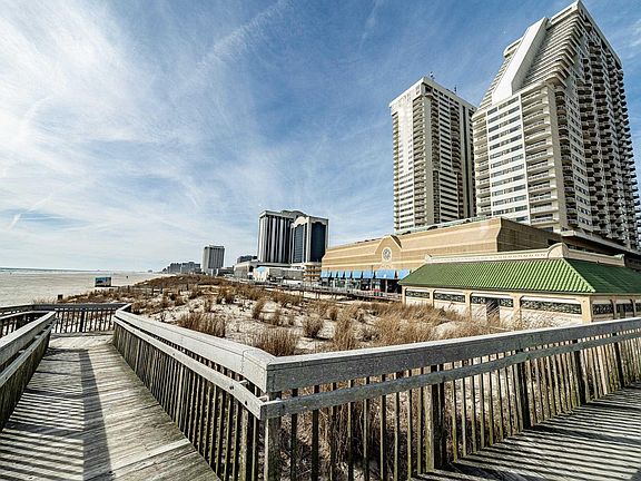2nd image of 3101 Boardwalk #704-2