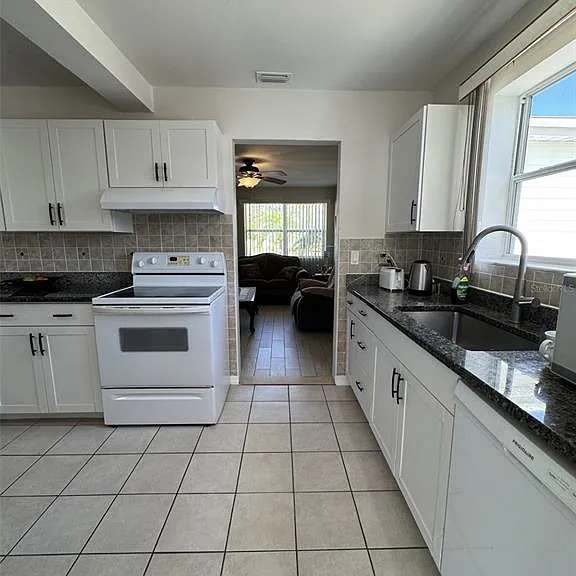 5277 Grobe St — Photo 2
