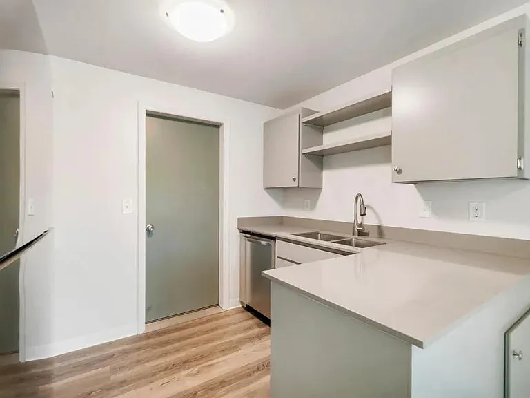 McKinley Court — Photo 9