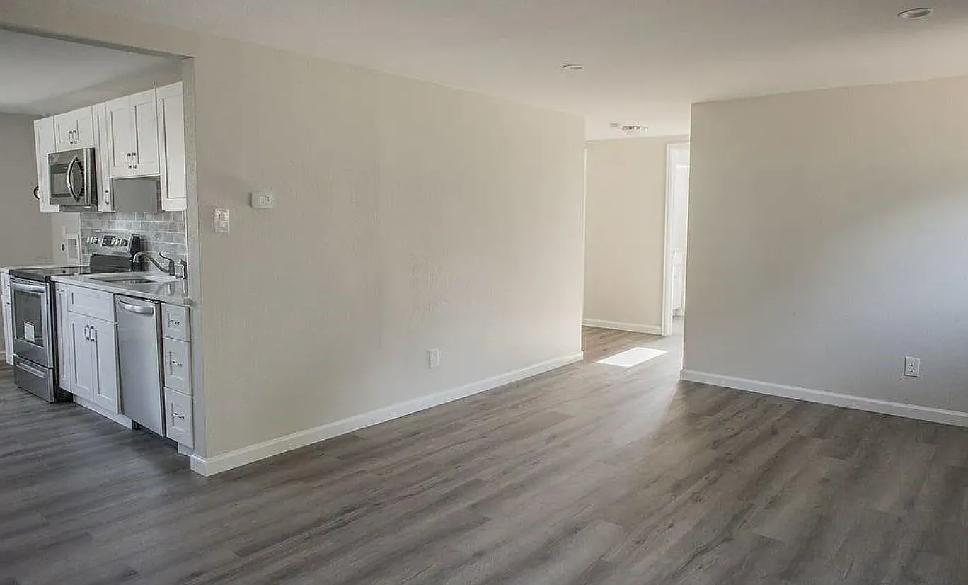 3 bed, 950 sqft, $2,150 — Photo 4