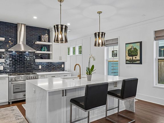 3rd image of 32 Sutherland Ct