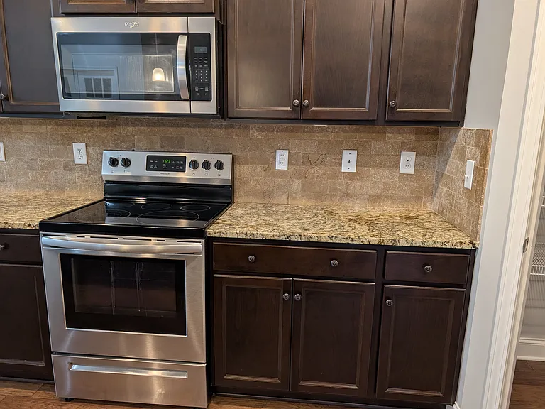 144 Kenton Ln — Photo 3