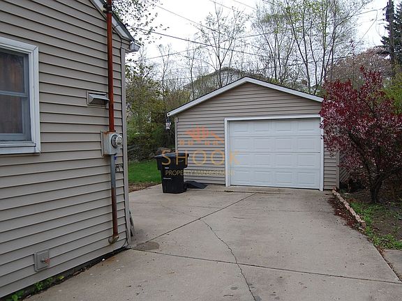 2nd image of 1031 Tulip Ln