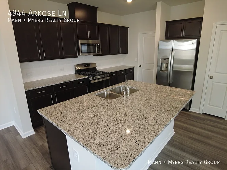 4944 Arkose Dr — Photo 12