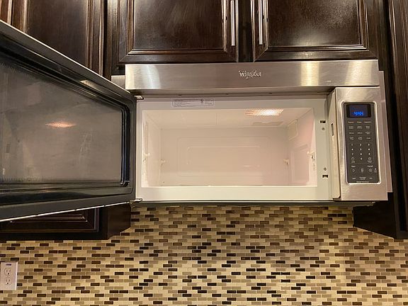 5th image of 490 La Scena Pl