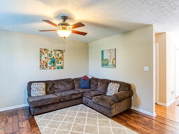 3rd image of 176 Aulbern Dr W