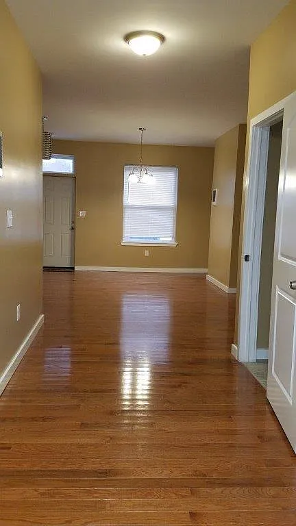 3 bed, 1.5 bath, 1024 sqft, $1,250 — Photo 3