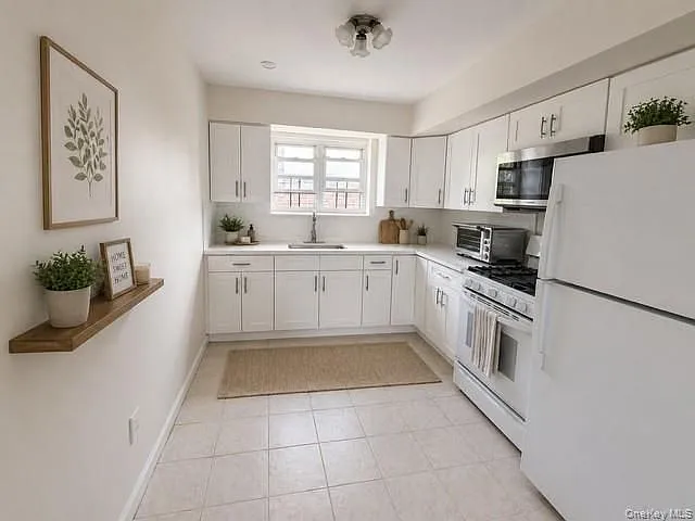 3 bed, 2.0 bath, 4625 sqft, $3,600 — Photo 2
