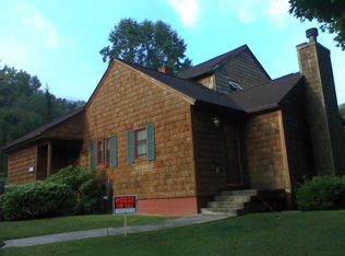 206 Sherwood Ln, Bluefield, WV 24701