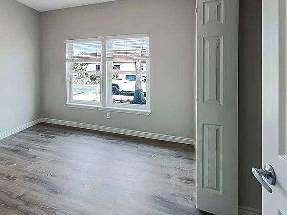 3rd image of 14926 Topgallant St