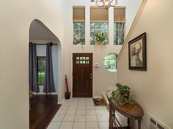 4th image of 304 Summer Haven Cir