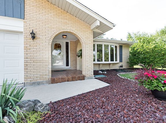 3rd image of 7210 Bayberry Ln