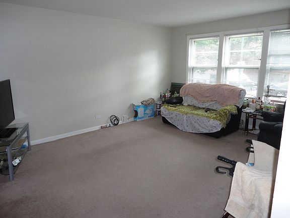 3rd image of 6605 N Seeley Ave #1S