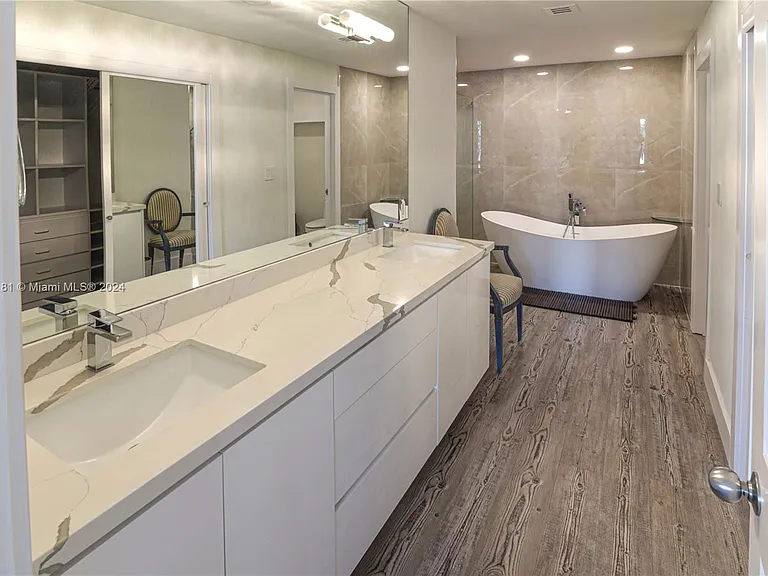 2235 Fisher Island Dr — Photo 20