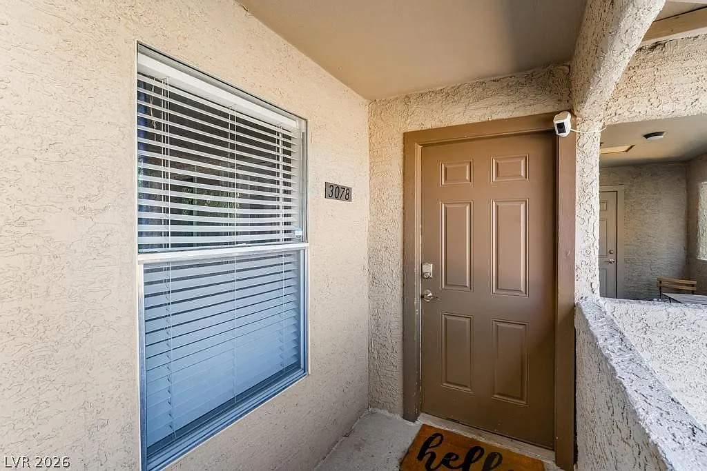 2 bed, 2.0 bath, 902 sqft, $2,000 — Photo 2