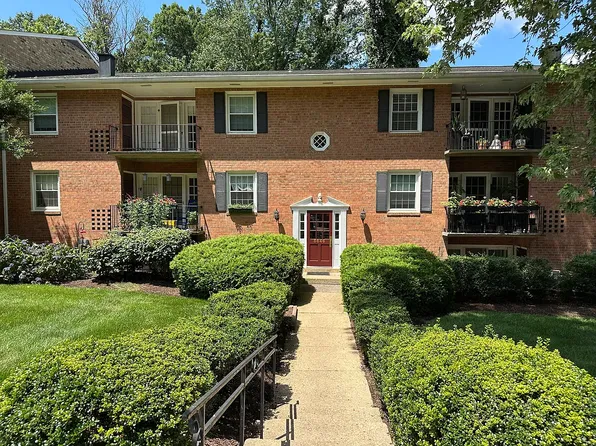 3846 Lyndhurst Dr APT 302, Fairfax, VA 22031