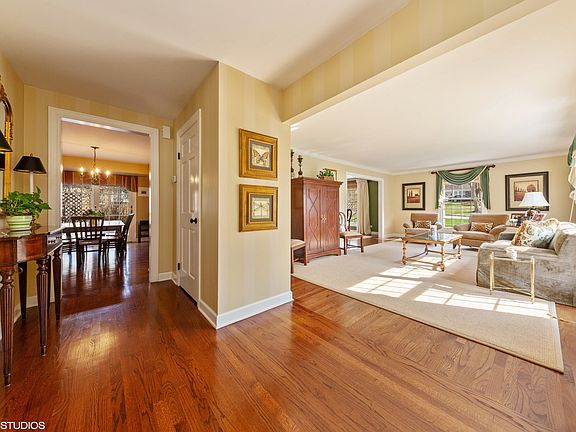 3rd image of 5811 Lawn Dr