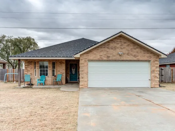 817 11th St, Wolfforth, TX 79382