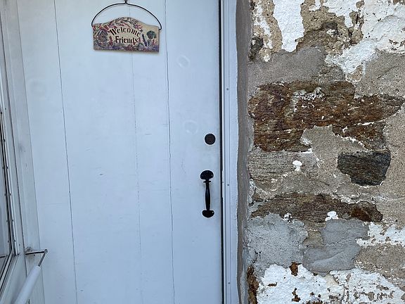 3rd image of 909 Fellowship Rd