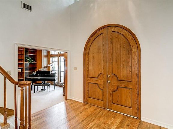 4th image of 3203 Carisbrooke Ct