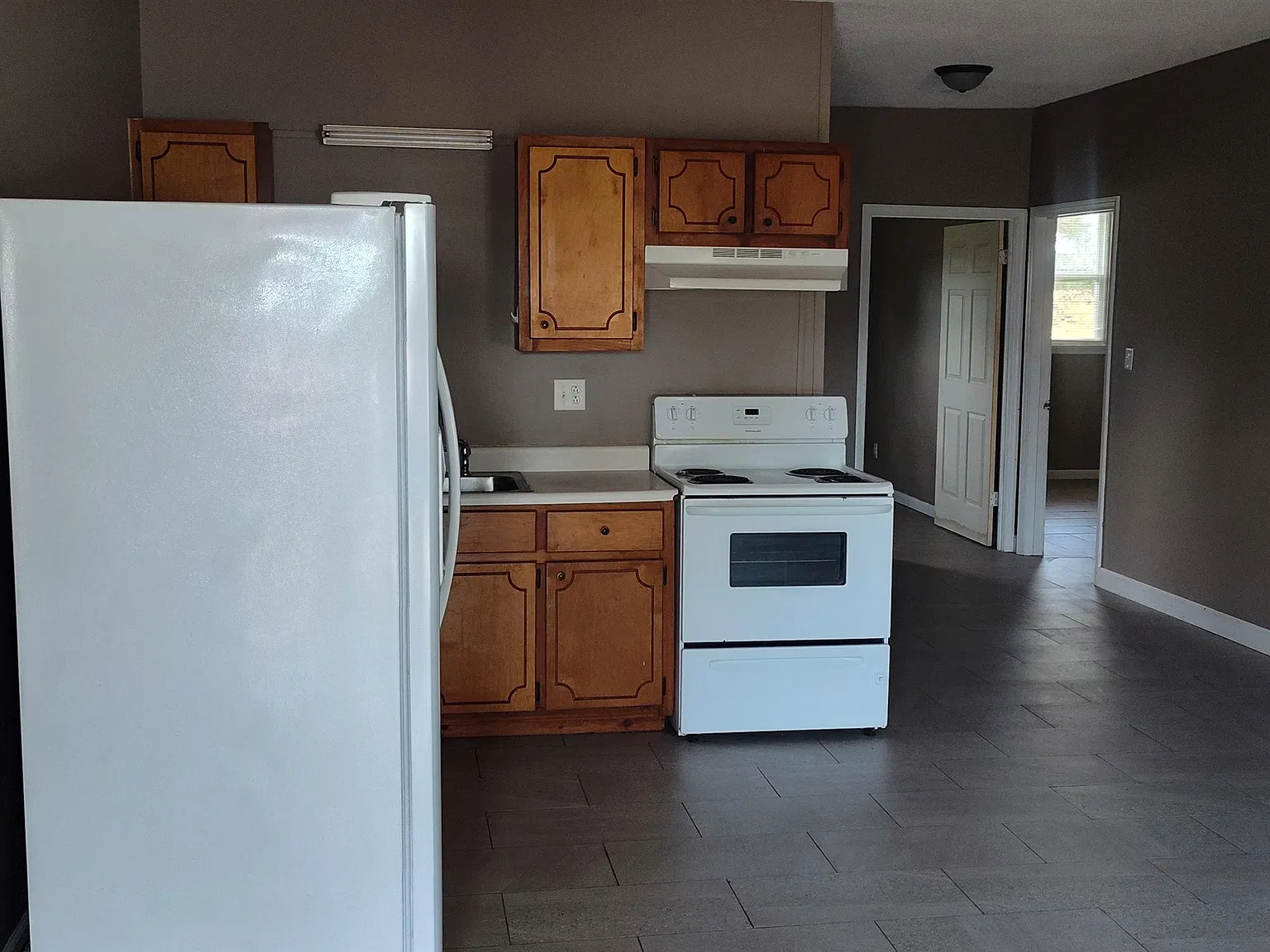 2 bed, 1.0 bath, 850 sqft — Photo 4