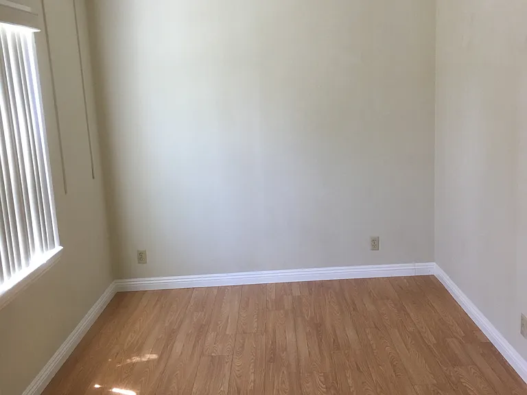 10639 Ayres Ave — Photo 10