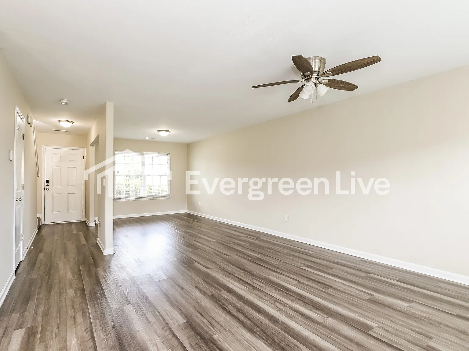 4 bed, 2.5 bath, 2040 sqft, $1,945 — Photo 4