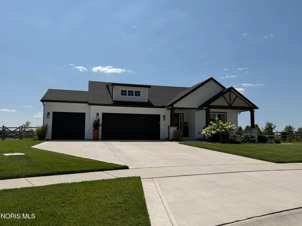 1403 Roberts Cir, Waterville, OH 43566