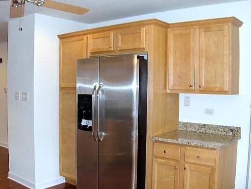 3rd image of 1S271 Windsor Ln