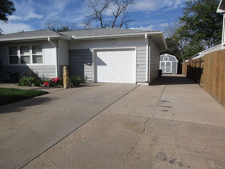 Listing photo 3