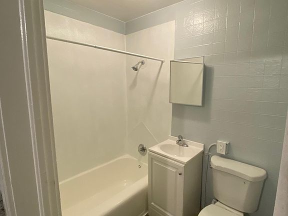 3rd image of 910 Park St APT 1