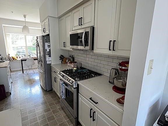 5th image of 56 Kennedy Dr