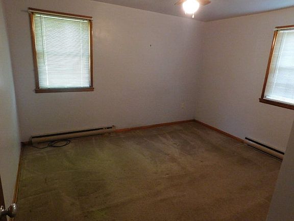 4th image of 424 Princeton St