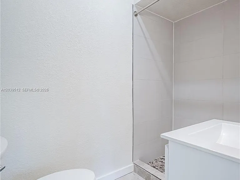 4504 Oakley St #B — Photo 17