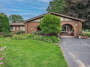 4329 Sunset Dr, Lockport, NY 14094