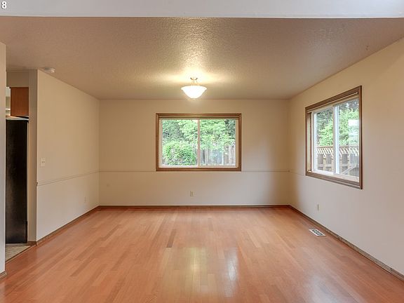 4th image of 2060 SE 74th Ave