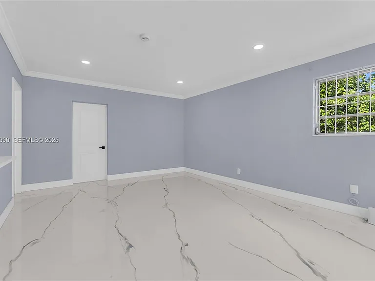 1010 NW 196th St — Photo 22