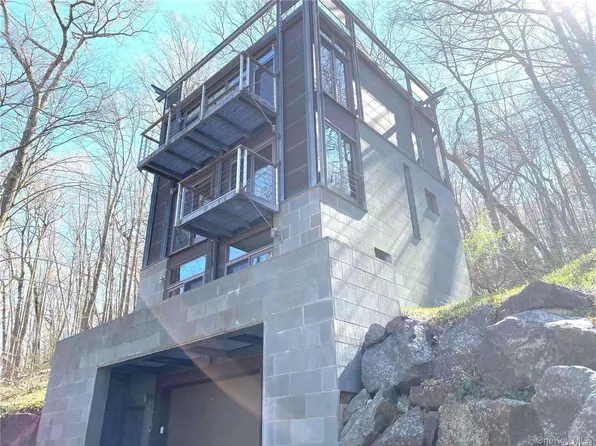 428 Harbor Rd Unit C, Cold Spring Harbor, NY 11724