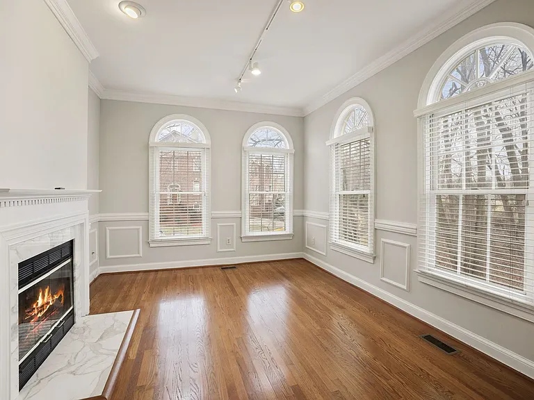 2171 Wolftrap Ct — Photo 10