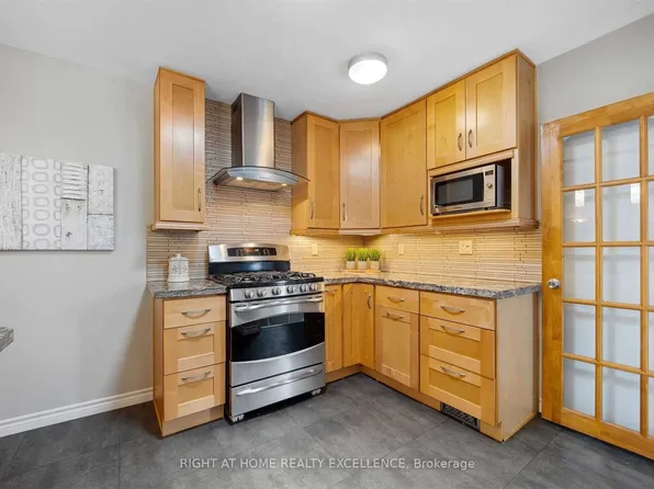 23 Davis Rd, Aurora, ON L4G 2B4