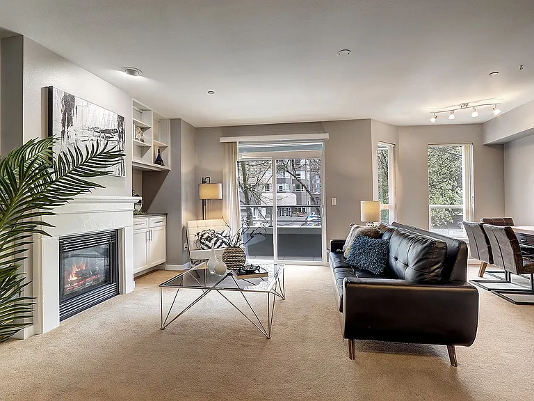 925 110th Ave NE #208 — Photo 3