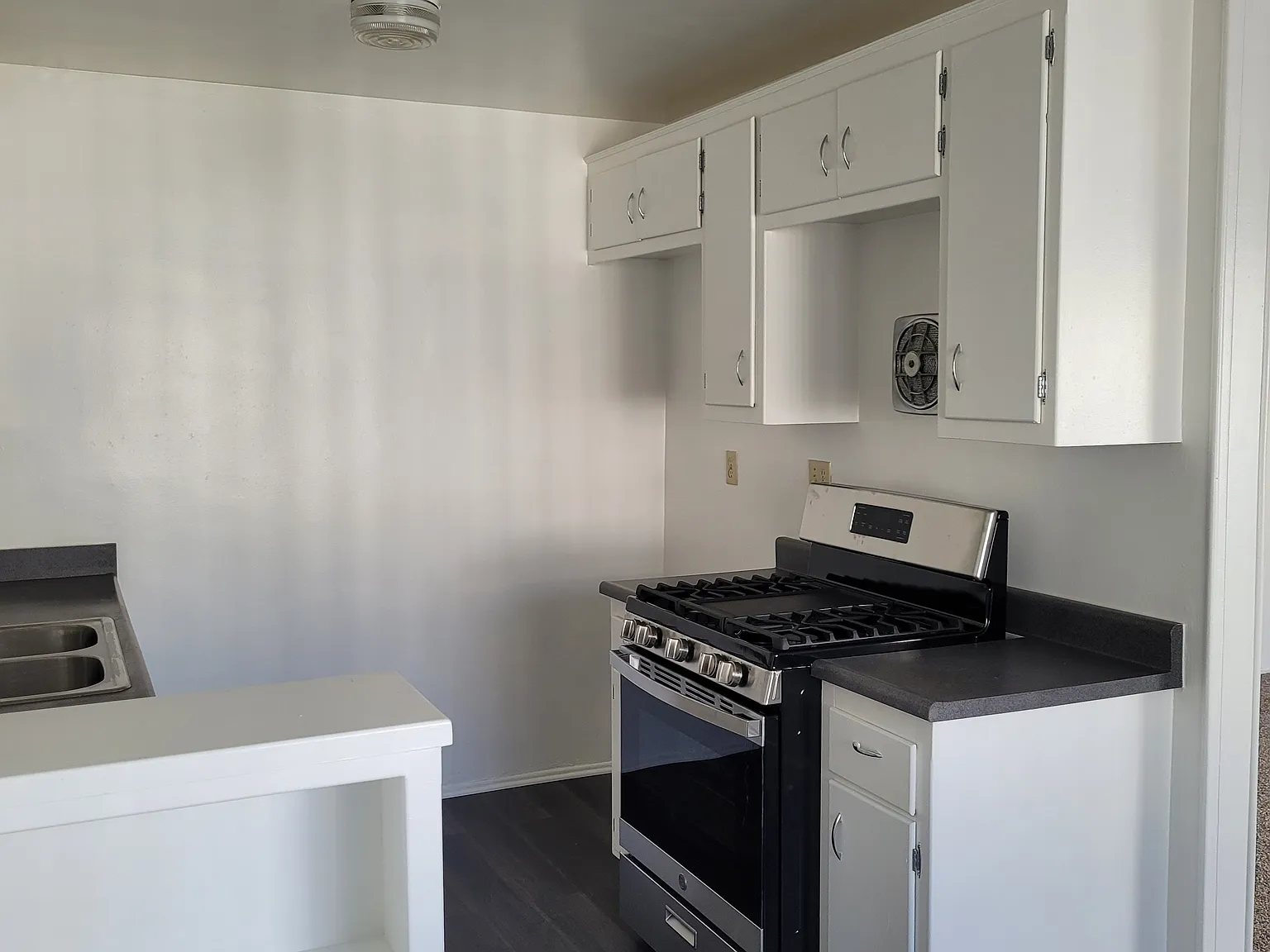 719 Wedgewood Ave — Photo 2