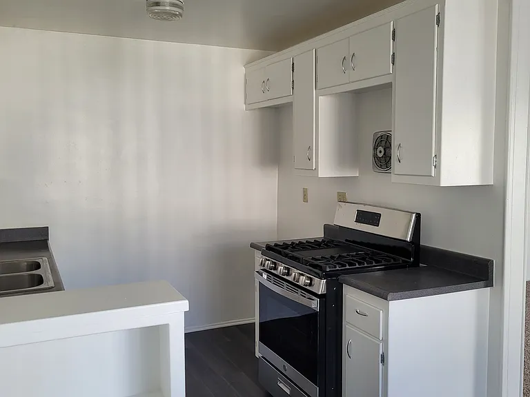 719 Wedgewood Ave #B — Photo 2