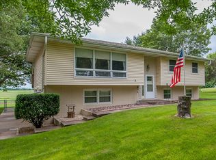 969 Cedar Crest Rd, Cedar Rapids, IA 52403