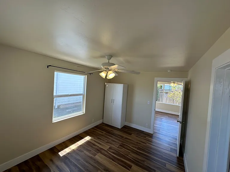 2025 I St — Photo 10