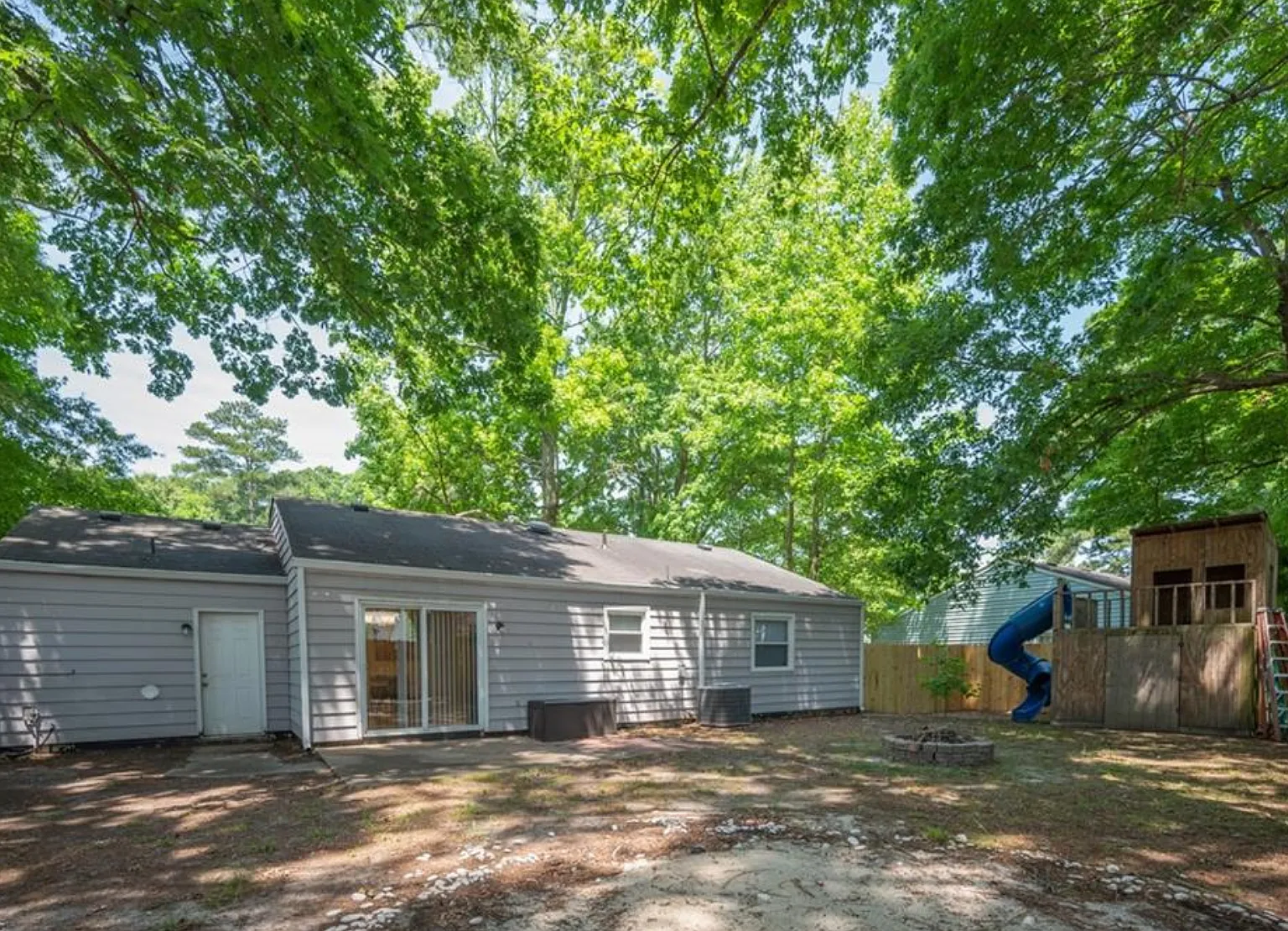 3 bed, 1.5 bath, 1457 sqft, $2,200 — Photo 3