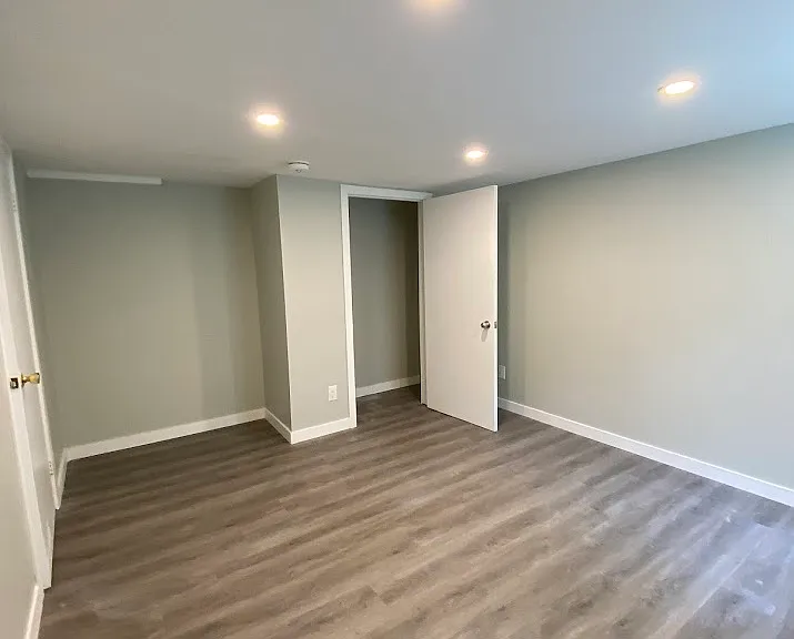 203 Elmwood Ave E — Photo 8